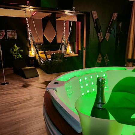 La Loveroom Bdsm De Nice " La Chambre Luxe Des Desirs " Buitenkant foto