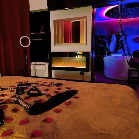 La Loveroom Bdsm De Nice " La Chambre Luxe Des Desirs " Buitenkant foto