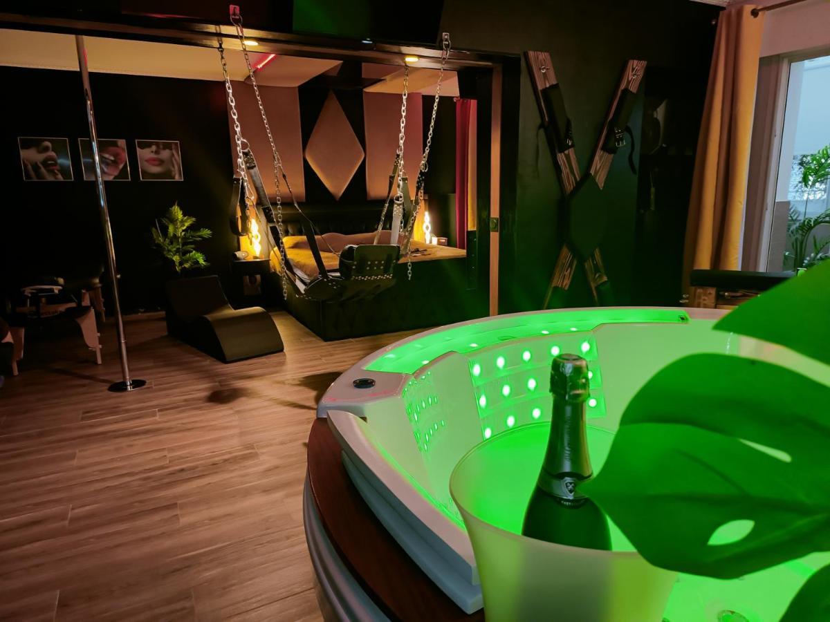 La Loveroom Bdsm De Nice " La Chambre Luxe Des Desirs " Buitenkant foto