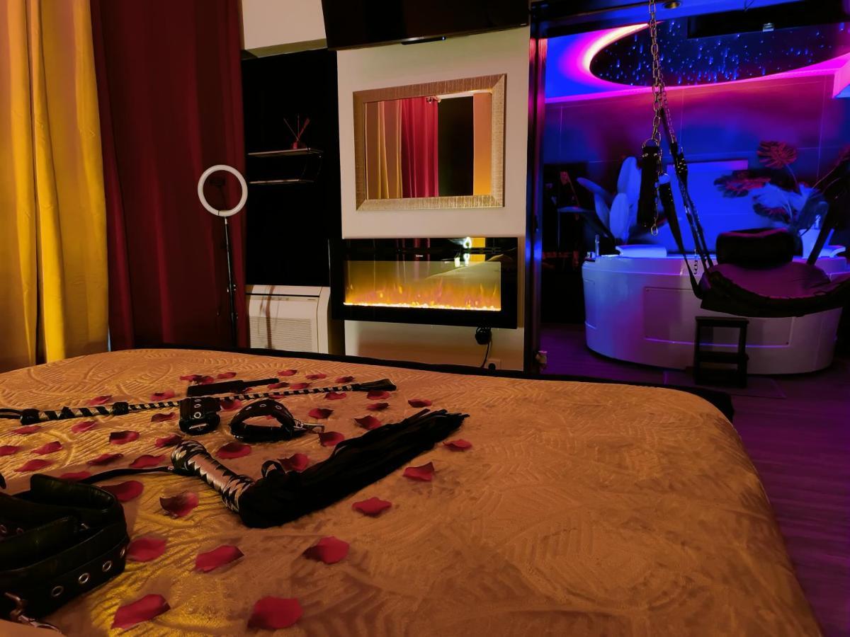 La Loveroom Bdsm De Nice " La Chambre Luxe Des Desirs " Buitenkant foto