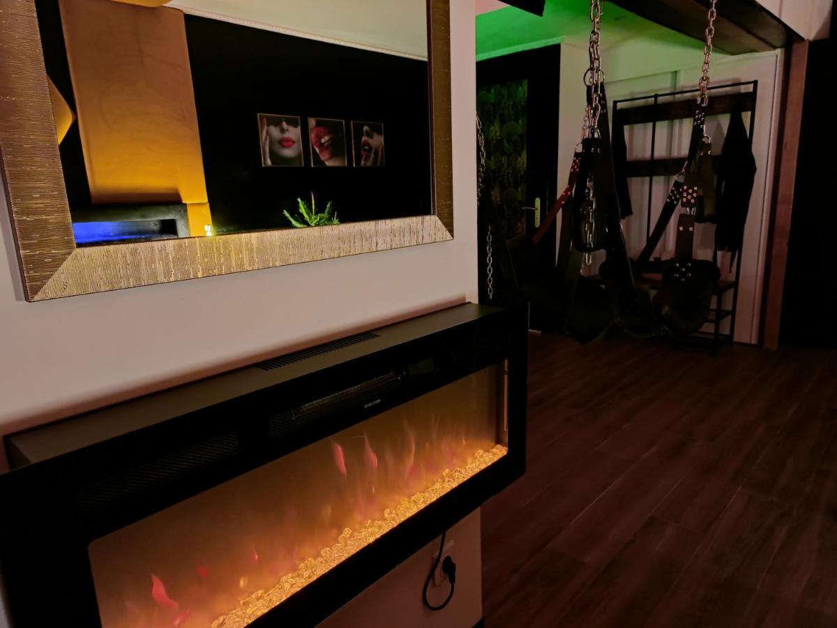 La Loveroom Bdsm De Nice " La Chambre Luxe Des Desirs " Buitenkant foto