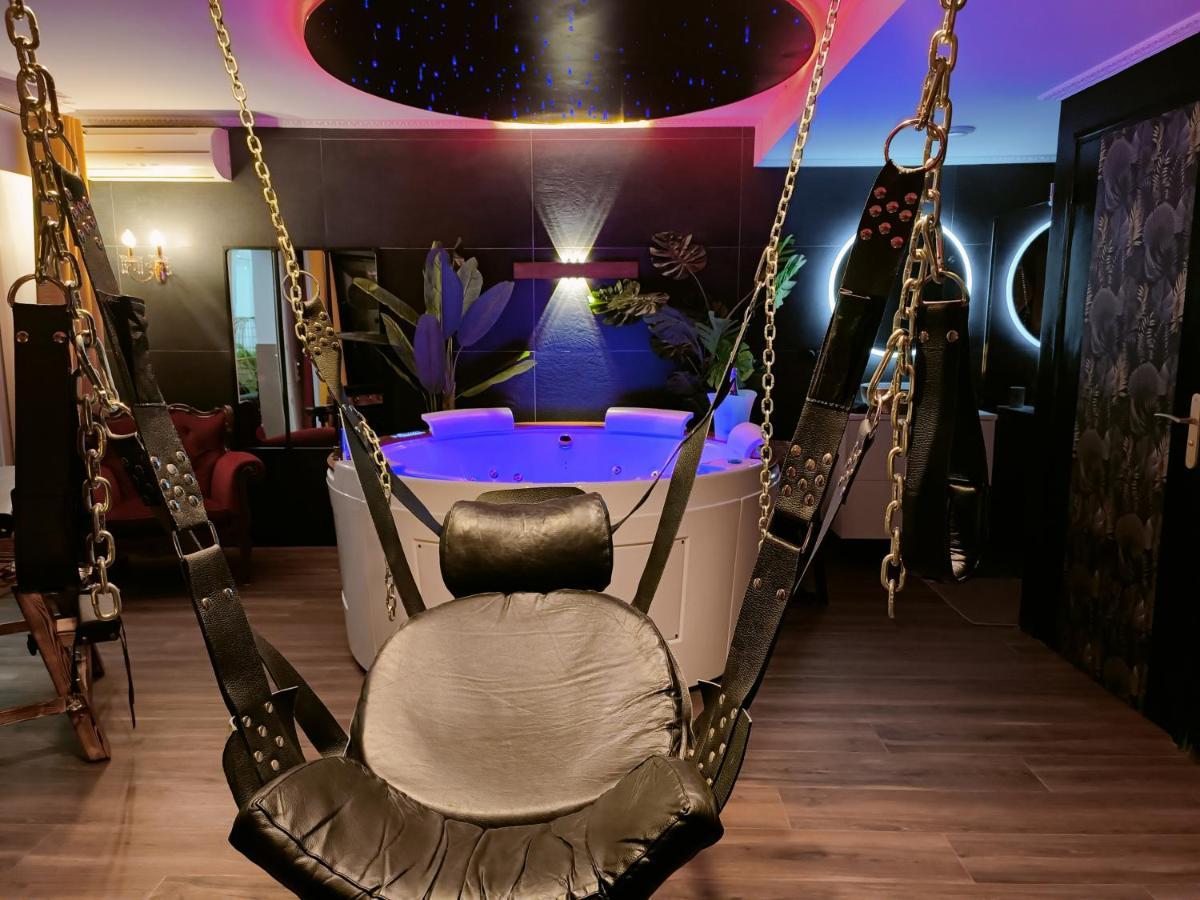 La Loveroom Bdsm De Nice " La Chambre Luxe Des Desirs " Buitenkant foto