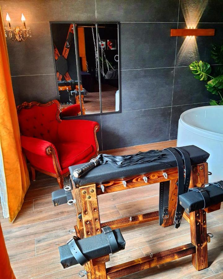 La Loveroom Bdsm De Nice " La Chambre Luxe Des Desirs " Buitenkant foto
